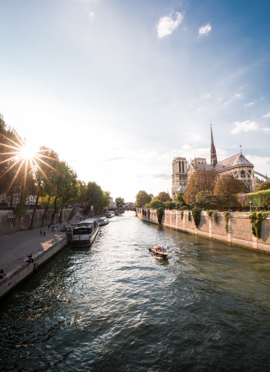 MO_PARIS's tweet photo. This fall, discover Paris with our audio guide. Visit the most beautiful places of the city, passing by the Tuileries Garden, the Sainte Chapelle, and the Notre-Dame Cathedral. Enjoy this experience and special privileges from the moment you join Fans of M.O. 🍂
#MOexperiences https://t.co/YkDOEdWpCq