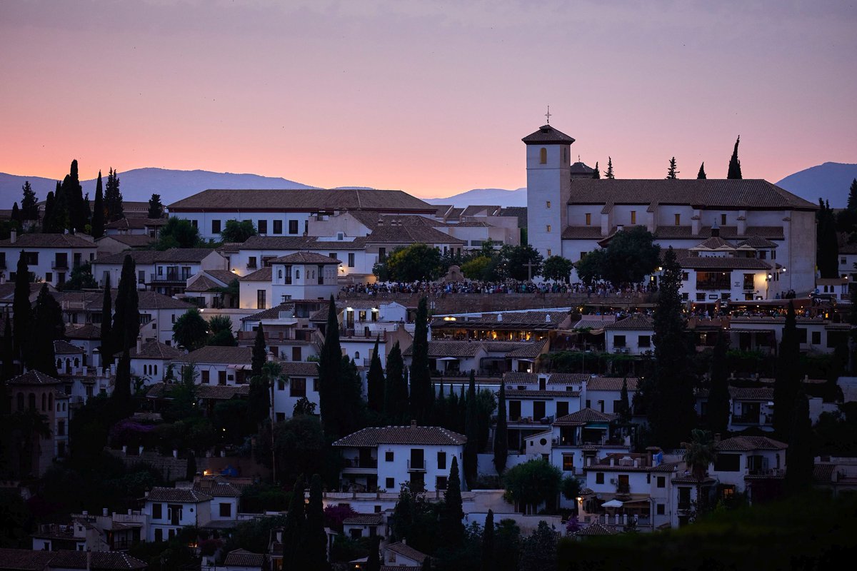 FestivalGranada's tweet photo. El Albaicín celebra sus fiestas de #SanMiguel🥳Recomendamos el concierto de GuiTarab Duo en el Maristán de #Granada. ¿Conocéis ya este lugar? Guitarras, voz, y Granada, su pasado islámico medieval en conjunción con el flamenco más jondo y culto. A 19 y 20h. Info: @alhambracultura https://t.co/wvyoqGgft8