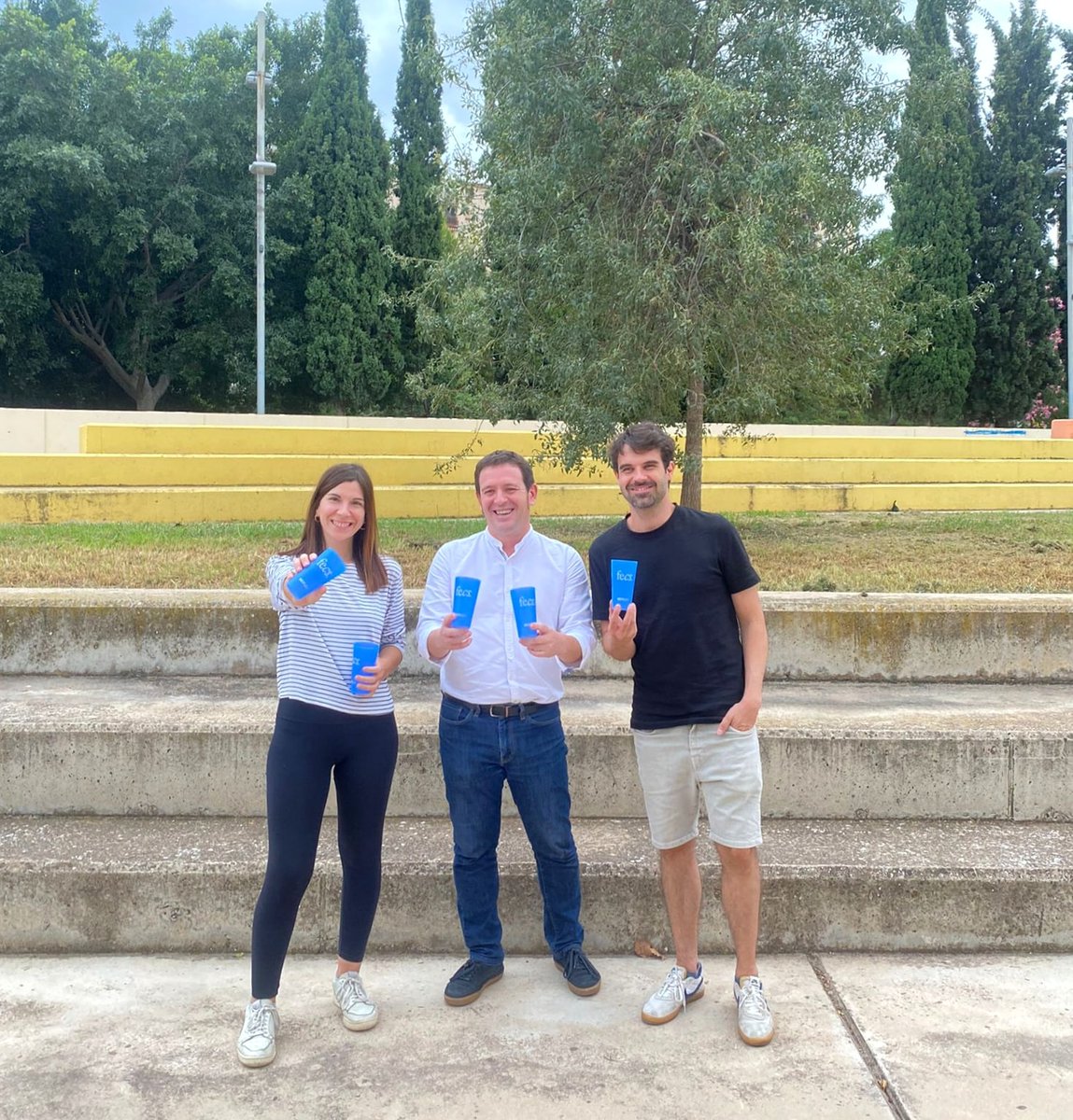 feCStival's tweet photo. ¡Tenemos unos vasos súper pintones! 😏 Os recordamos que son reutilizables,podéis guardarlos durante todo el festi y más allá. ¡Gracias a @reciplasa por ayudarnos a crearlos! Si tenéis vasos de las dos últimas ediciones de #feCS también podéis usarlos. Tendrán el precio de 1€ 😉 https://t.co/iVambgPuXb