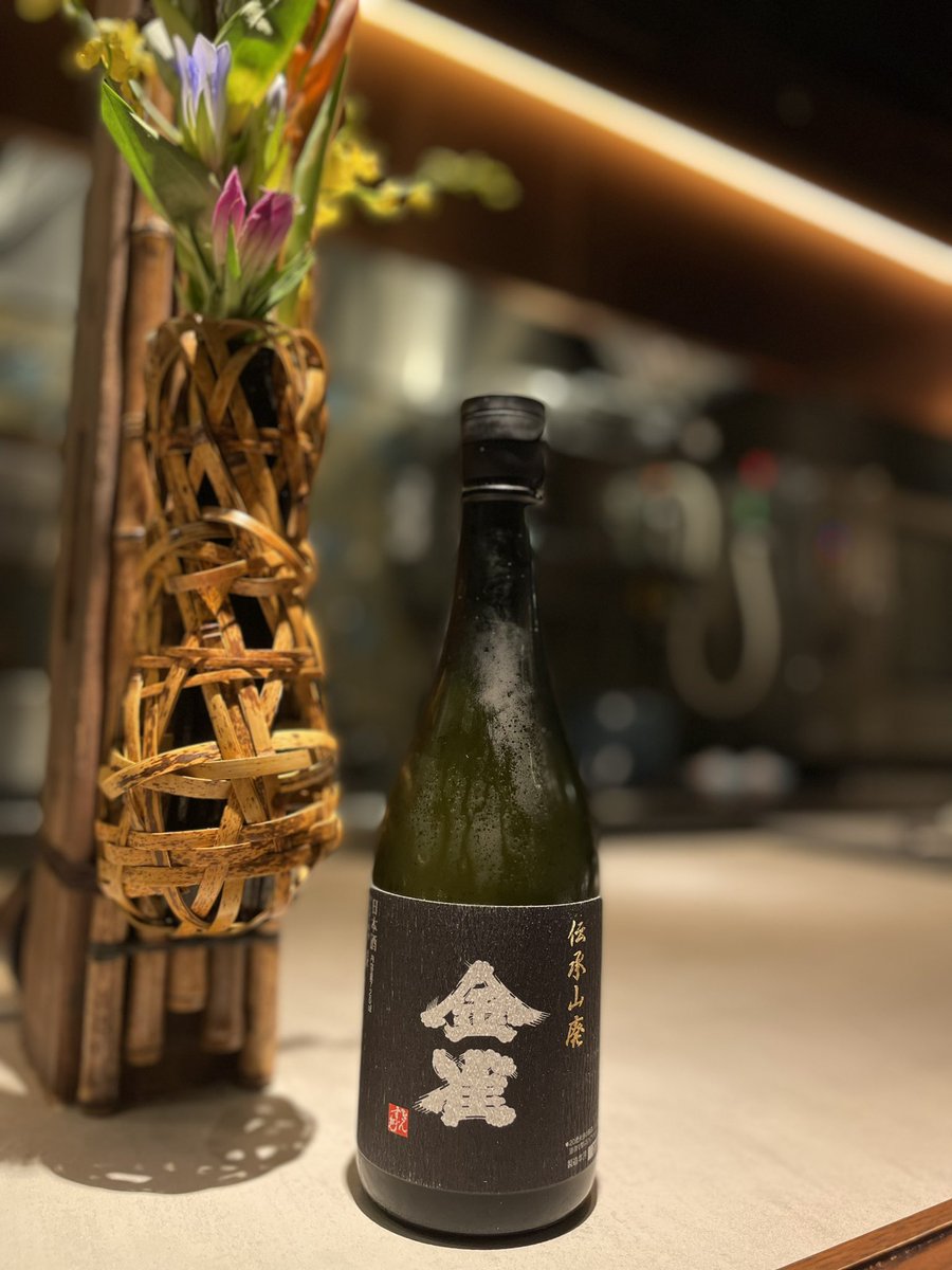 RestaurantHyene's tweet photo. 【金雀 純米吟醸 山廃伝承】

酒屋さんの店頭に並ぶと即完売する入手困難な銘酒の一つです。
きれいでジューシー、フルーツのような華やかさがあり、酸味とキレの均整が取れているお酒となってます！
1杯¥1,400です！
 #金雀
 #堀江酒場
 #日本酒 https://t.co/ZnKbfcyG9b