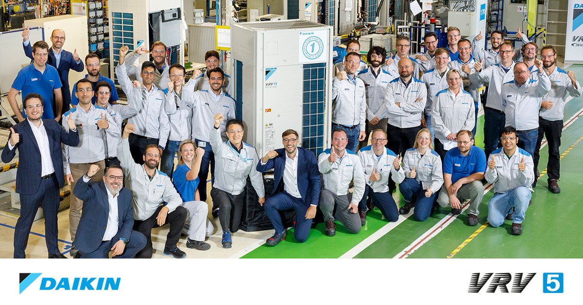 Daikin_es's tweet photo. La fabricación del nuevo #VRV5 de #R32 de #Daikin en nuestra fábrica de Bélgica📍 está a plena producción 🚀.
Gracias al equipo por este nuevo hito. 👏💙
El VRV5 está diseñado para ofrecer una solución flexible con bajo #PCA. 💪
https://t.co/5wFo2o5AII https://t.co/tOG0tEwODk