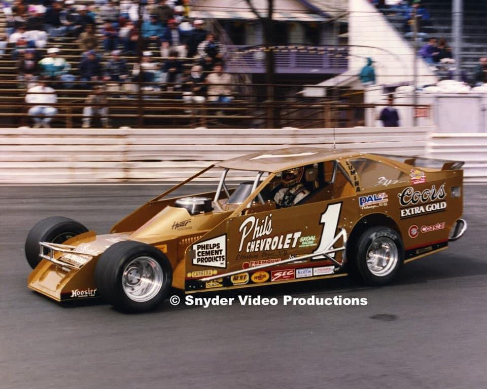 BadassModifeds's tweet photo. Doug Hoffman 1 #DirtAsphalt #DA #racecars #badassmodifieds #flemingtonspeedway #racing #nascar 📷 Snyder Video Productions https://t.co/2Mwx6TzOlN