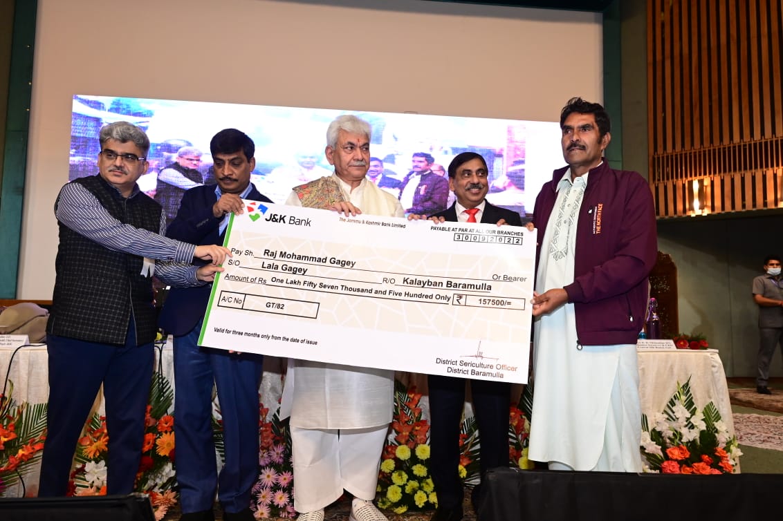 OfficeOfLGJandK's tweet photo. Under the guidance of Hon'ble PM Shri Narendra Modi Ji, the govt endeavours to provide training, technology inputs, IT tools and such other infrastructure support required for the transformation of Sericulture. https://t.co/5NMD4yiVyp