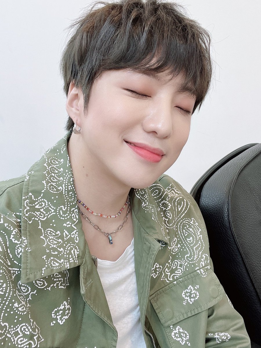 Sambaek_Yuksibo's tweet photo. Twin 😀😀 #ZICO  #KANGSEUNGYOON @official_yoon_  #강승윤 sama² pake AMIRI https://t.co/m1qvhFaKX1