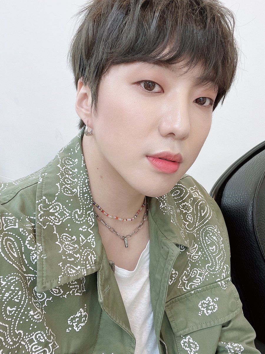 Sambaek_Yuksibo's tweet photo. Twin 😀😀 #ZICO  #KANGSEUNGYOON @official_yoon_  #강승윤 sama² pake AMIRI https://t.co/m1qvhFaKX1