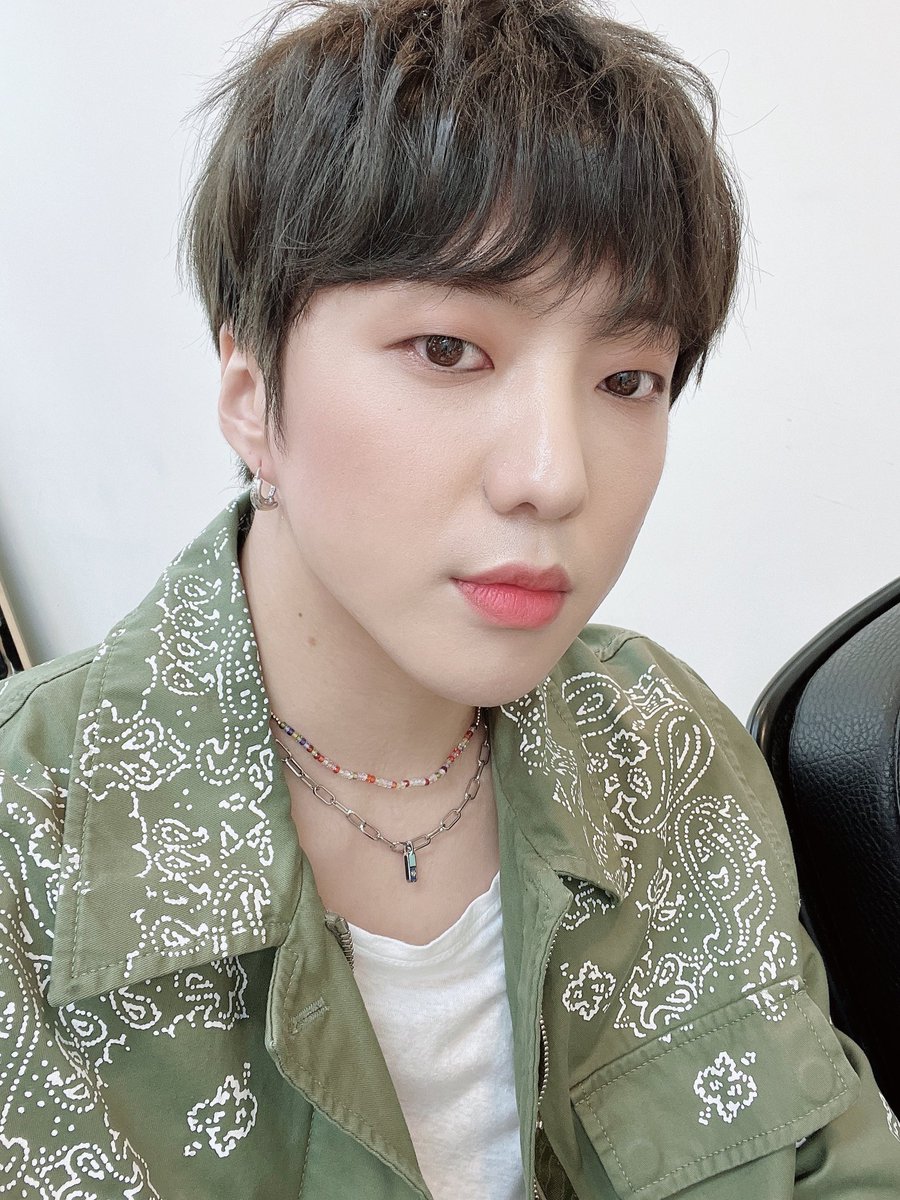 Sambaek_Yuksibo's tweet photo. Twin 😀😀 #ZICO  #KANGSEUNGYOON @official_yoon_  #강승윤 sama² pake AMIRI https://t.co/m1qvhFaKX1
