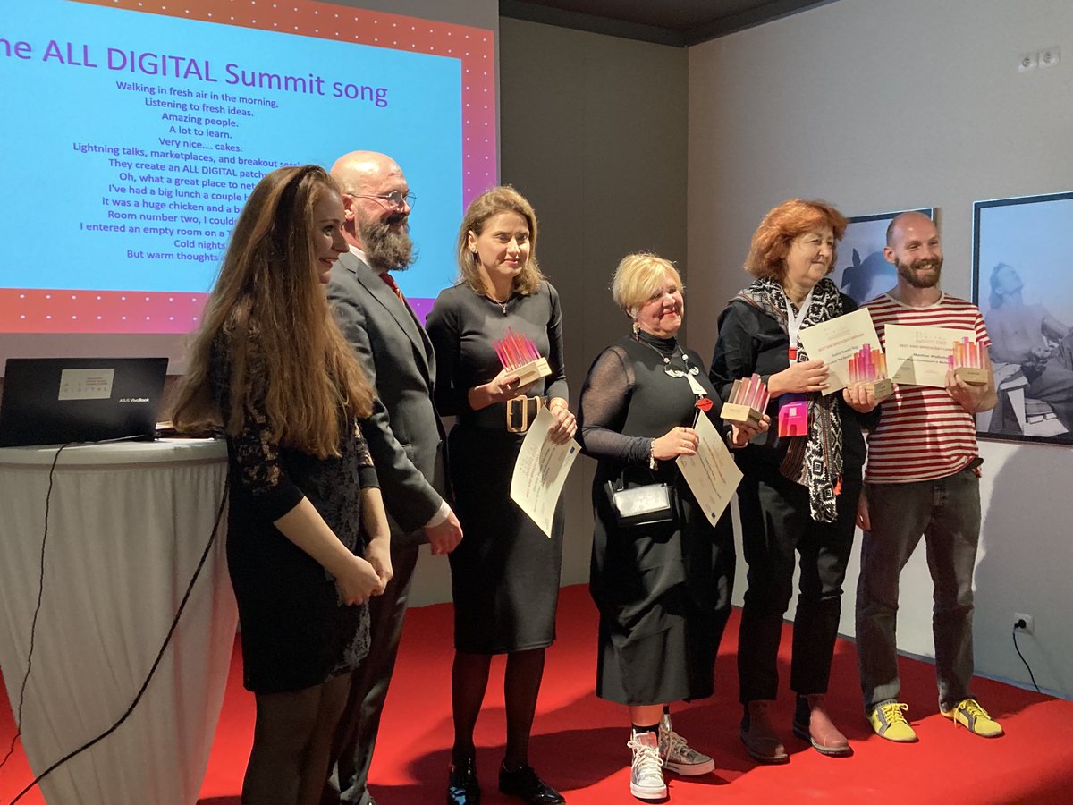 Congrats to the winners of the #amelieproject who activated their students in developping #kind speechcampaigns. One of the five throphies goes to ⁦<a href="/ongofficial/">Otto-Nagel-Gymnasium</a>⁩ from Berlin-Marzahn. 🥳 ⁦⁦We are⁩ proud to cooperate ⁦with ⁩them. ⁦⁦⁦<a href="/helliwood/">Helliwood</a>⁩