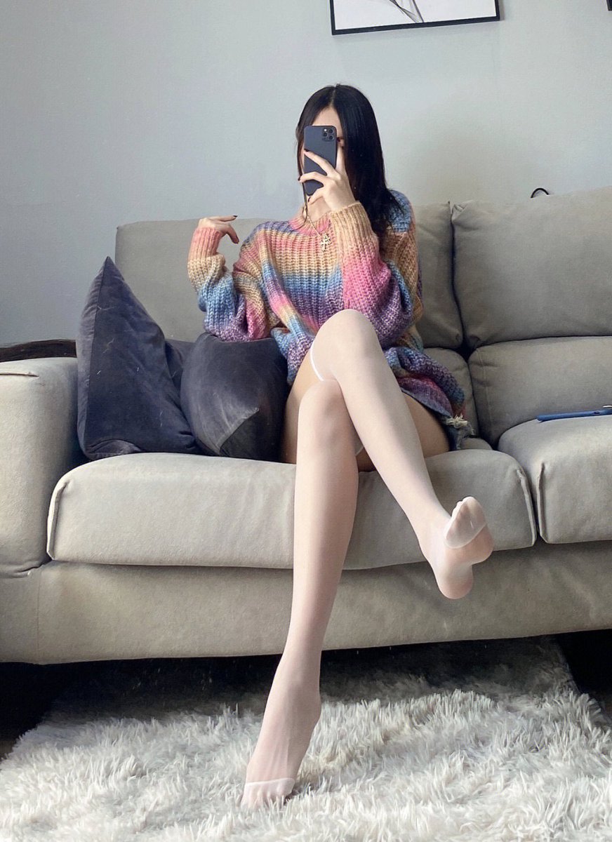 我们都是孤独的刺猬
只有频率相同的人
才能看见彼此内心深处
不为人知的优雅