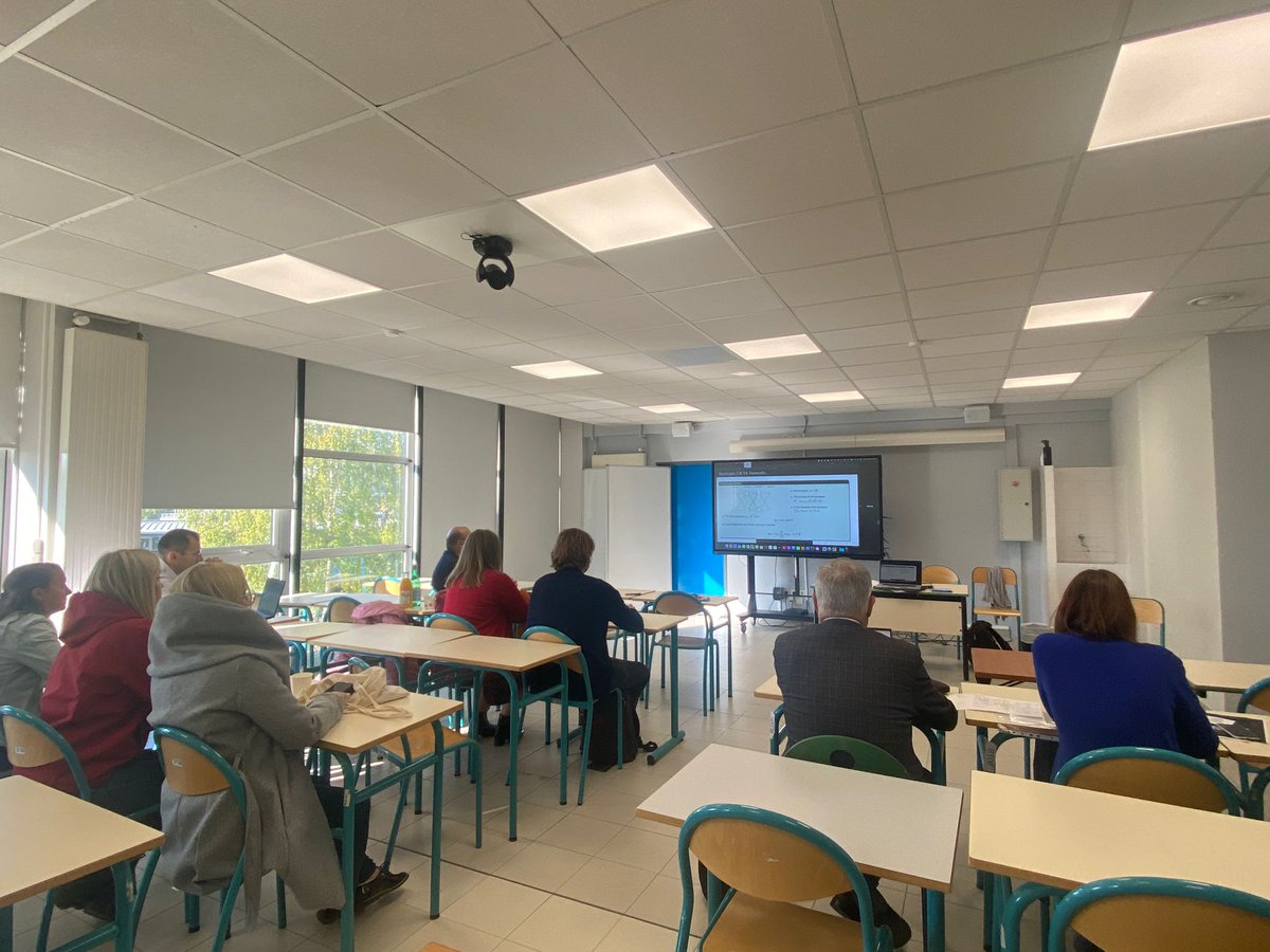 EuropUnivTech's tweet photo. #TroyesWeek #3Week 
#DAY4 

1st #DataScience Workshop 

🗣️We talked about many scientific domains of Data Science : #IA #BigData #MachineLearning #networks #Robotics #optimization #DataMining #forensics #cybersecurity etc

➕More about our Institute : https://t.co/dr82NGnoD7 https://t.co/fVFSOXNl0X