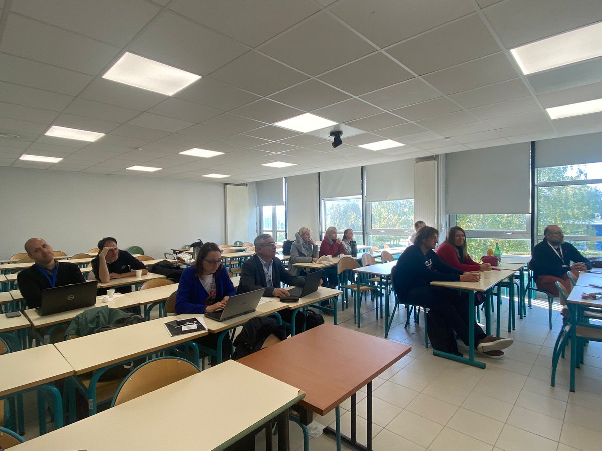 EuropUnivTech's tweet photo. #TroyesWeek #3Week 
#DAY4 

1st #DataScience Workshop 

🗣️We talked about many scientific domains of Data Science : #IA #BigData #MachineLearning #networks #Robotics #optimization #DataMining #forensics #cybersecurity etc

➕More about our Institute : https://t.co/dr82NGnoD7 https://t.co/fVFSOXNl0X