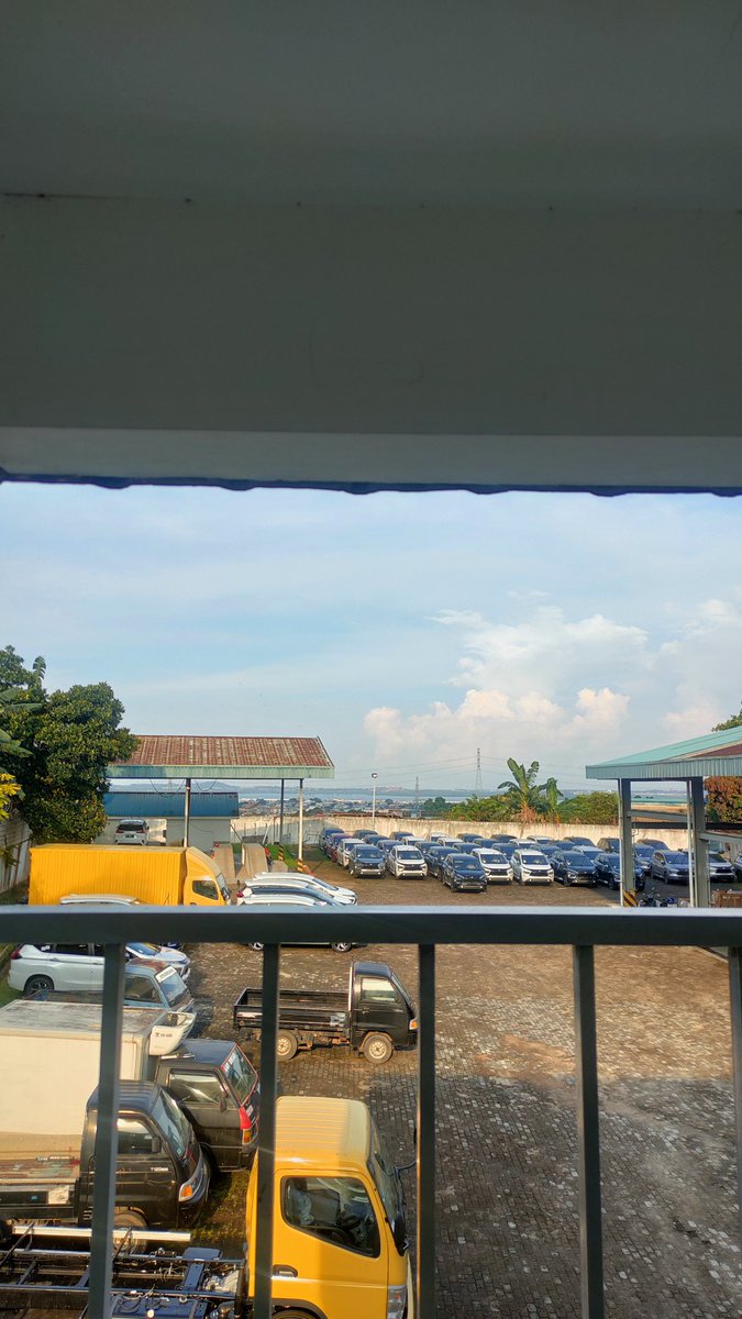 AgungSanoby's tweet photo. pura pura gila ajalah lagi🤣 https://t.co/Lmhl1xLEDw