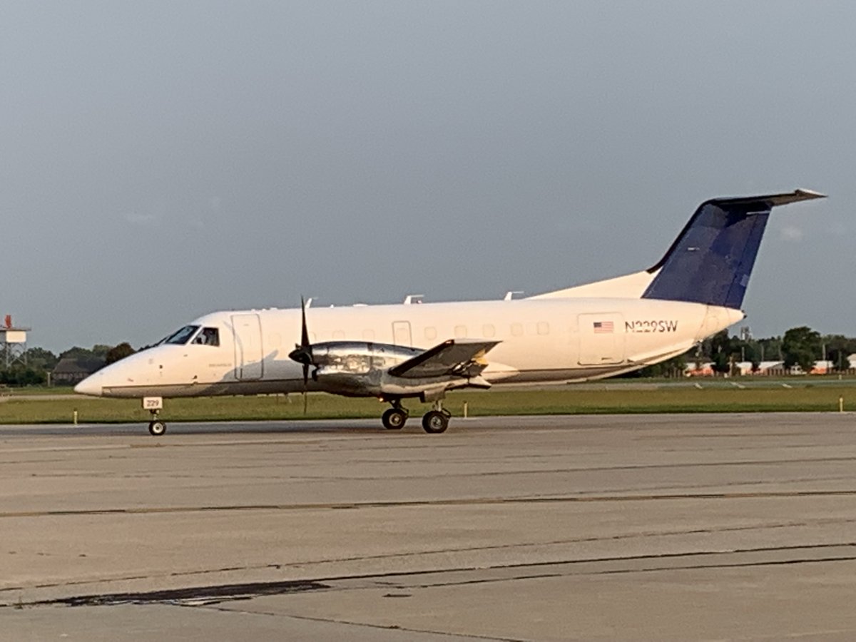 planespotter216's tweet photo. BERRY AVIATION INC
1995 EMBRAER EMB-120ER
Registration: N229SW

✅️Feel free to like and follow✅️

#planespotter
#planespotting
#aviation #airlines
#airline #aviationphoto #aviationphotography
#aviationlovers #embraer 
#embraer190 #embraer120 https://t.co/s9Q5JJitBb