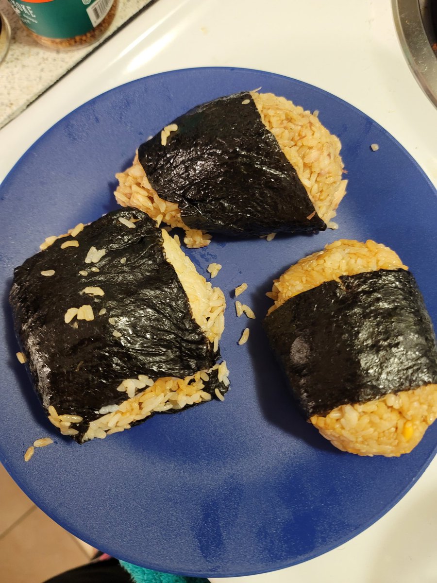 StepOutsideYou's tweet photo. Onigiri ( Japanese Rice balls ) 1.Mackerel Spicy Ranch, 2. Sesame onigiri. 3 sesame cheese. 1 and 2 Mackerel Sesame onigiri. #Thetacookoff @THETAtv 😋😋 https://t.co/WGZY5dc6ev
