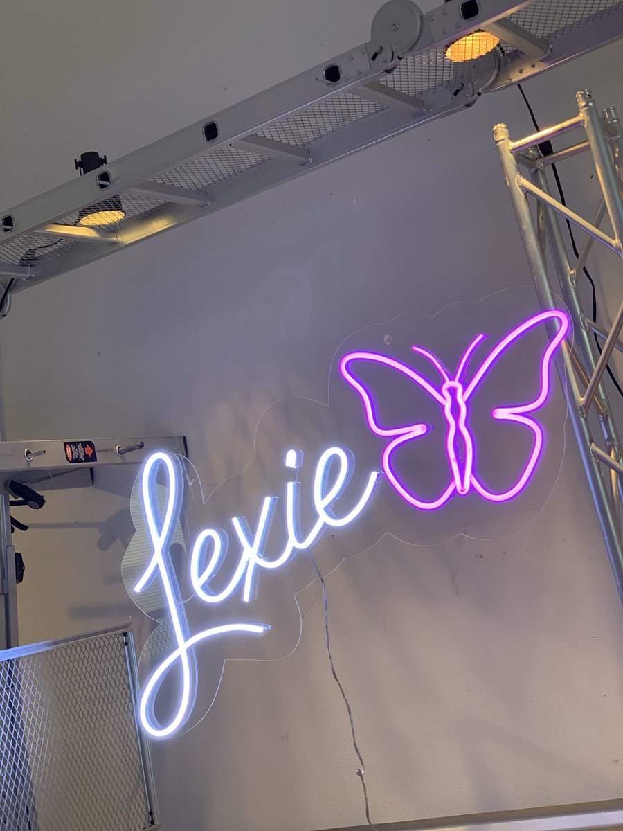 oneoncrafts's tweet photo. Customize your name as a neon sign in any style you want!
DM to order now and get free mock-ups.
#NEON #custom #custommade #design #technology #interiordesign #decor #decoration #walldecor #bars 
#art #artsandcrafts https://t.co/MGtnppBbe4