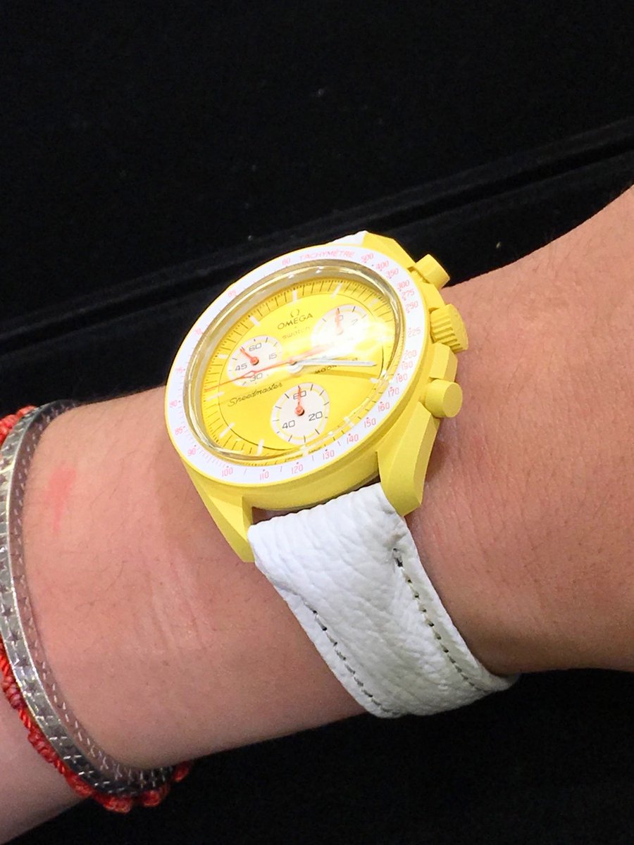 ksfshibuya's tweet photo. どーも、サワキチです。
#OmegaXSwatch #MoonSwatch #MISSIONTOTHESUN に #MIMOSA の #シャーク をお選びいただきました!
ベルトが替わるとこんなにも
雰囲気が変わるんですね!
色々と楽しめますね!
#東急ハンズ渋谷店 #ベルト交換
#ヒルシュ #モレラート #カシス #アップルウォッチベルト #NATO https://t.co/AbRlkqC3ZZ