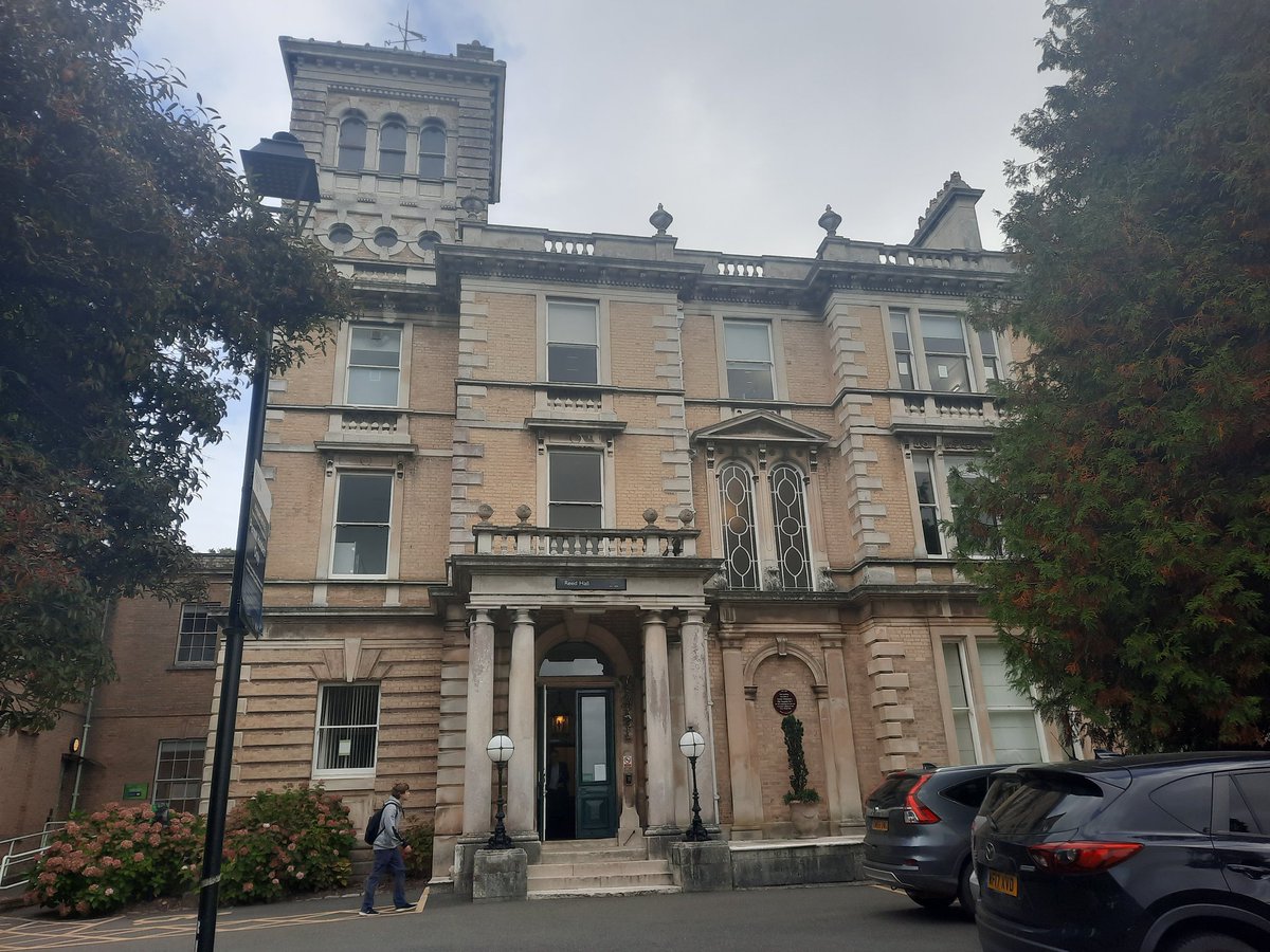 Jasmine_ZYang's tweet photo. Lovely meeting the new @GW4plusDTP cohort at the beautiful Exeter Reed Hall! Very surprised by the breadth of research topics going on 😍 https://t.co/209pOlClKI