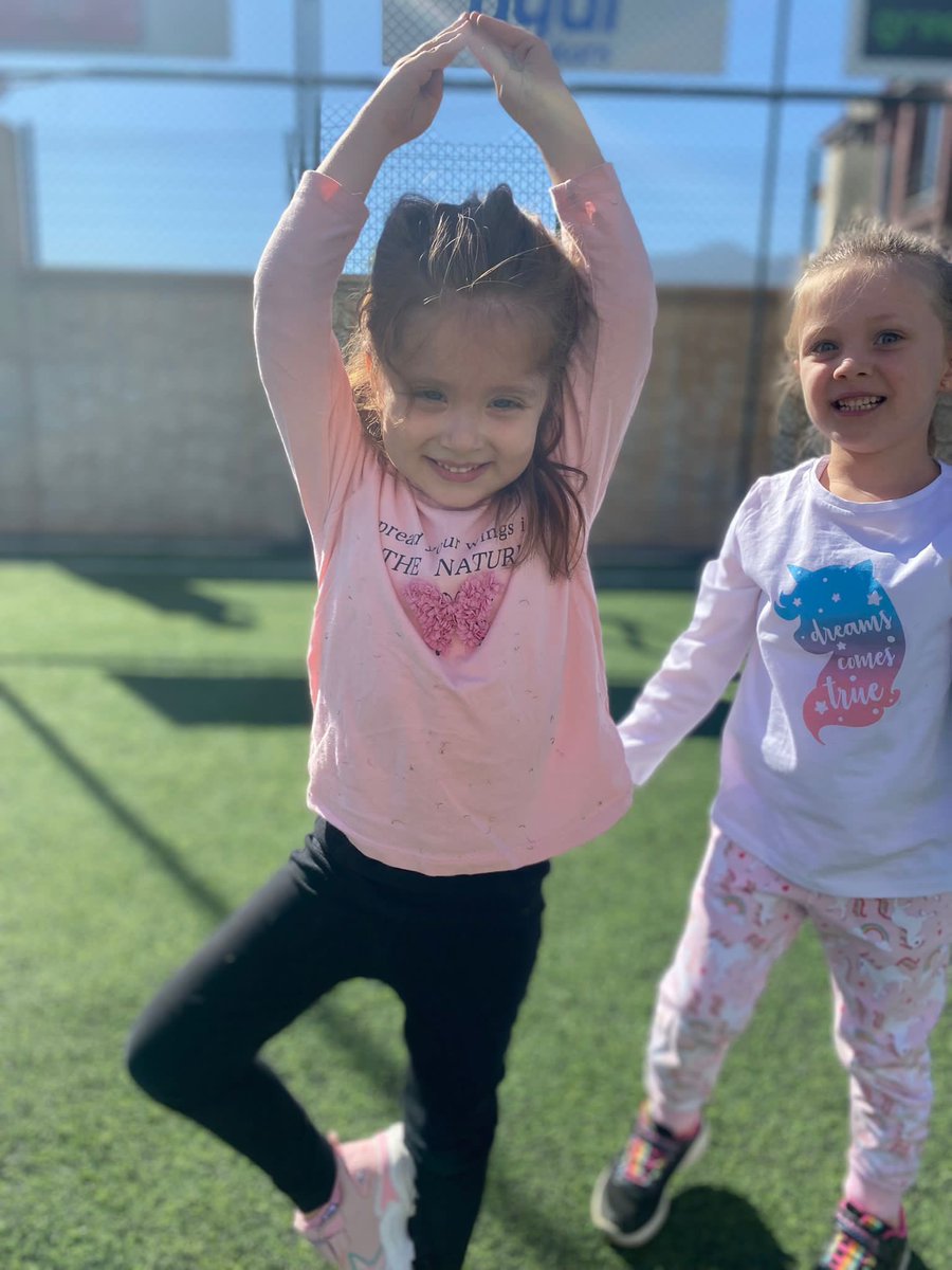 Esneklik, denge, doğru nefes alma, konsantrasyon, hayal gücü gelişimi, fiziksel ve zihinsel gelişim gibi bir çok faydası olan Çocuk Yogasını Uğurlu Öğrencilerimizle buluşturduk.Uğurlu öğrencilerimiz bu yıl bol bol Çocuk Yogası yapacaklar. 
#UğurdaAktifYaşam <a href="/nilcicek/">Nil Çiçek</a> <a href="/ardaergez/">Arda ERGEZ</a>