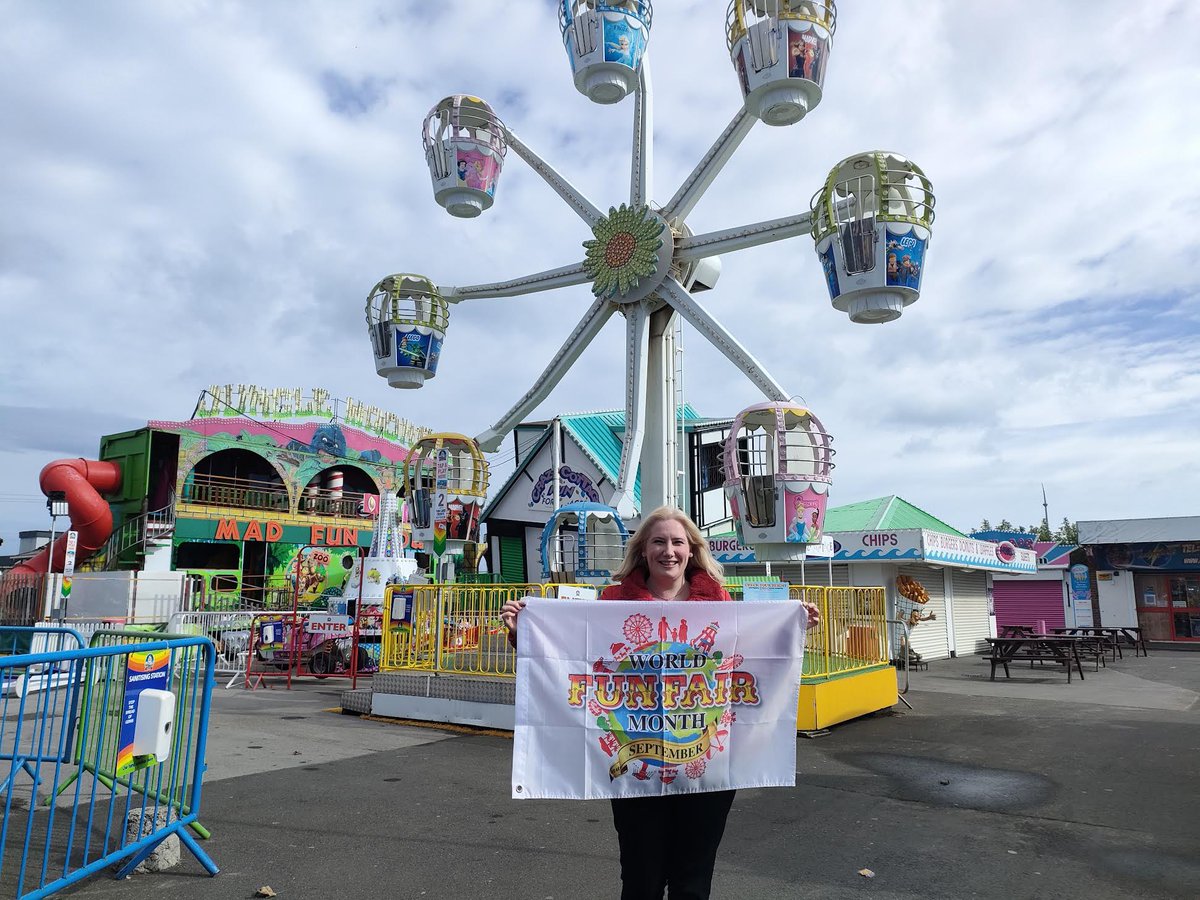 EmmaLewell's tweet photo. As #WFFM comes to an end I want to thank everyone @OceanBeachSS for another great summer and also to thank these ladies who I have a lot of 💕for @Future4fairs 👇🎠🎢🎡 https://t.co/6NkEZiTHkp