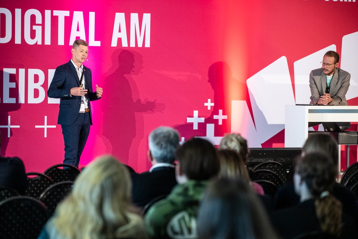 SmartCity_DO's tweet photo. Das SMART CITY MEETUP ist in vollem Gange. Interessante Impulsvorträge und Diskussionsrunden geben spannende Einblicke in die Entwicklungen rund um die Smart City Dortmund. Interessierte können sich live dazu schalten: https://t.co/sD4o3mZywu
@stadtdortmund @diwodo https://t.co/Evzom9dBVC