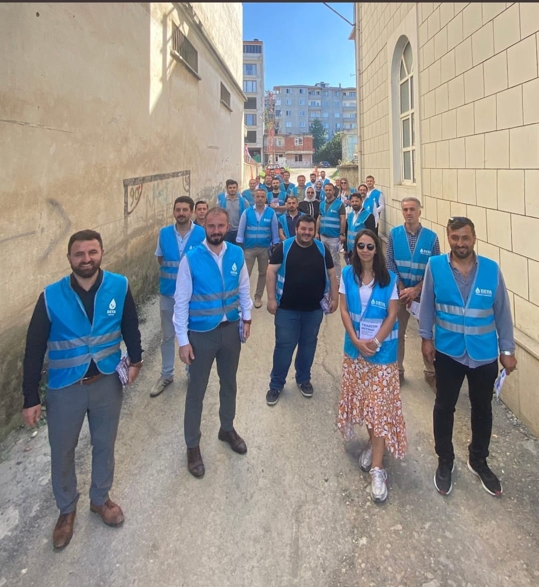 Büyük bir emek 18 ilçe sayısız mahalle,binlerce vatandaşımız ile tanışma dev bir organizasyon <a href="/TrabzonDeva/">DEVA Partisi Trabzon</a> bugünde sahada olacak.Bizi takip etmeye devam edin <a href="/kblycck/">Kubilay Çiçek</a> <a href="/sanemoktar/">sanem oktar</a> <a href="/emin_ekmen/">Mehmet Emin Ekmen</a>