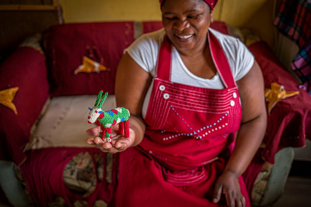 thependatrust's tweet image. The Cape Town-based organisation Monkeybiz empowers women to become breadwinners by learning traditional African beadwork and creating their own contemporary pieces of art.

Learn more about Monkeybiz here: monkeybiz.co.za/?v=3a52f3c22ed6

#humanitarianphotography #capetown