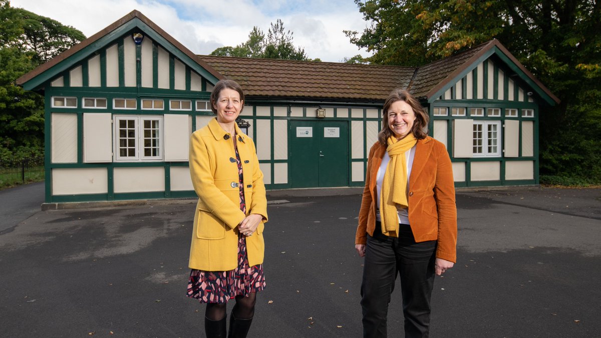 Newcastle_NHS's tweet photo. We are delighted to have launched #SpringbankPavilion in Leazes Park this week! ๐ This pilot project, in partnership w/ @urbangreenncl is part of our #ArtsProgramme & is designed to bring the joy of creating to those who may have barriers to accessing arts activities ๐ฑ๐จ (1/2) https://t.co/V7pfrebhm4