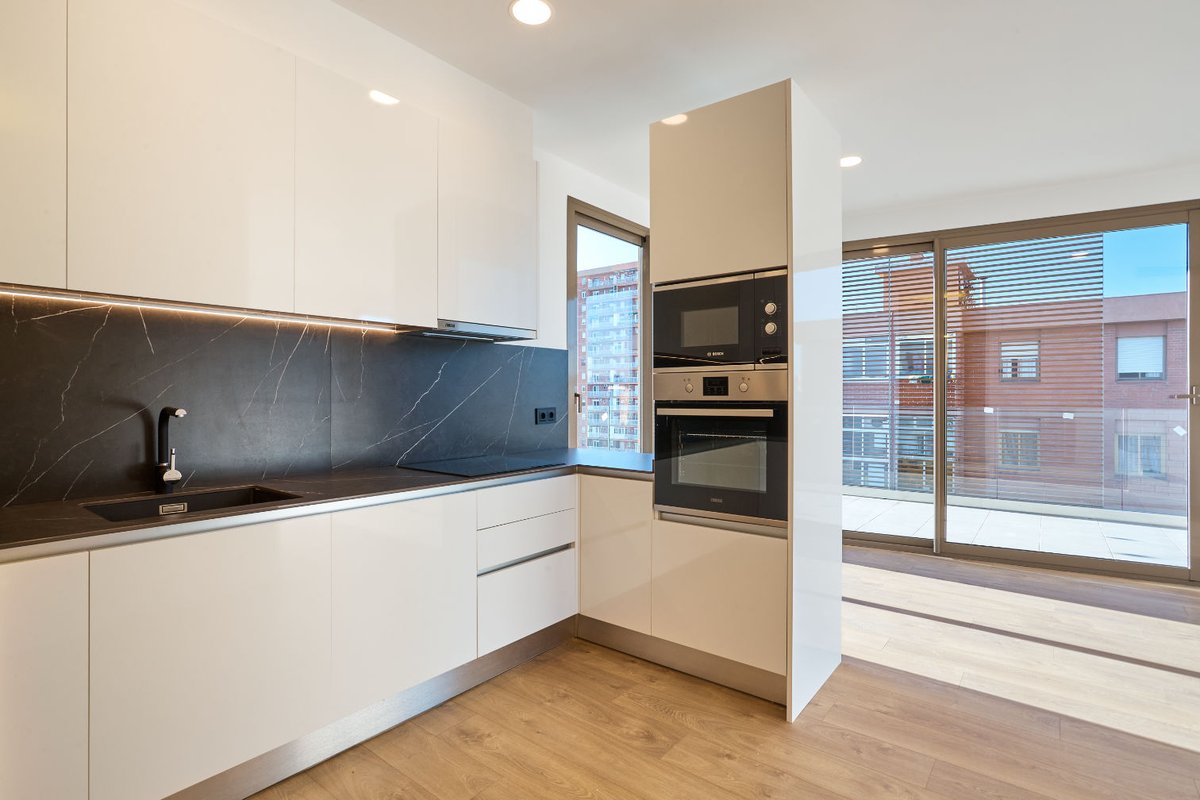 #Fridayfeature, the development features three seven storey buildings, all with two, three, and four bedroom apartments.

Parking and storage included, but we didn't just stop there...residents can also enjoy a solarium, swimming pool and children's area within the same complex.