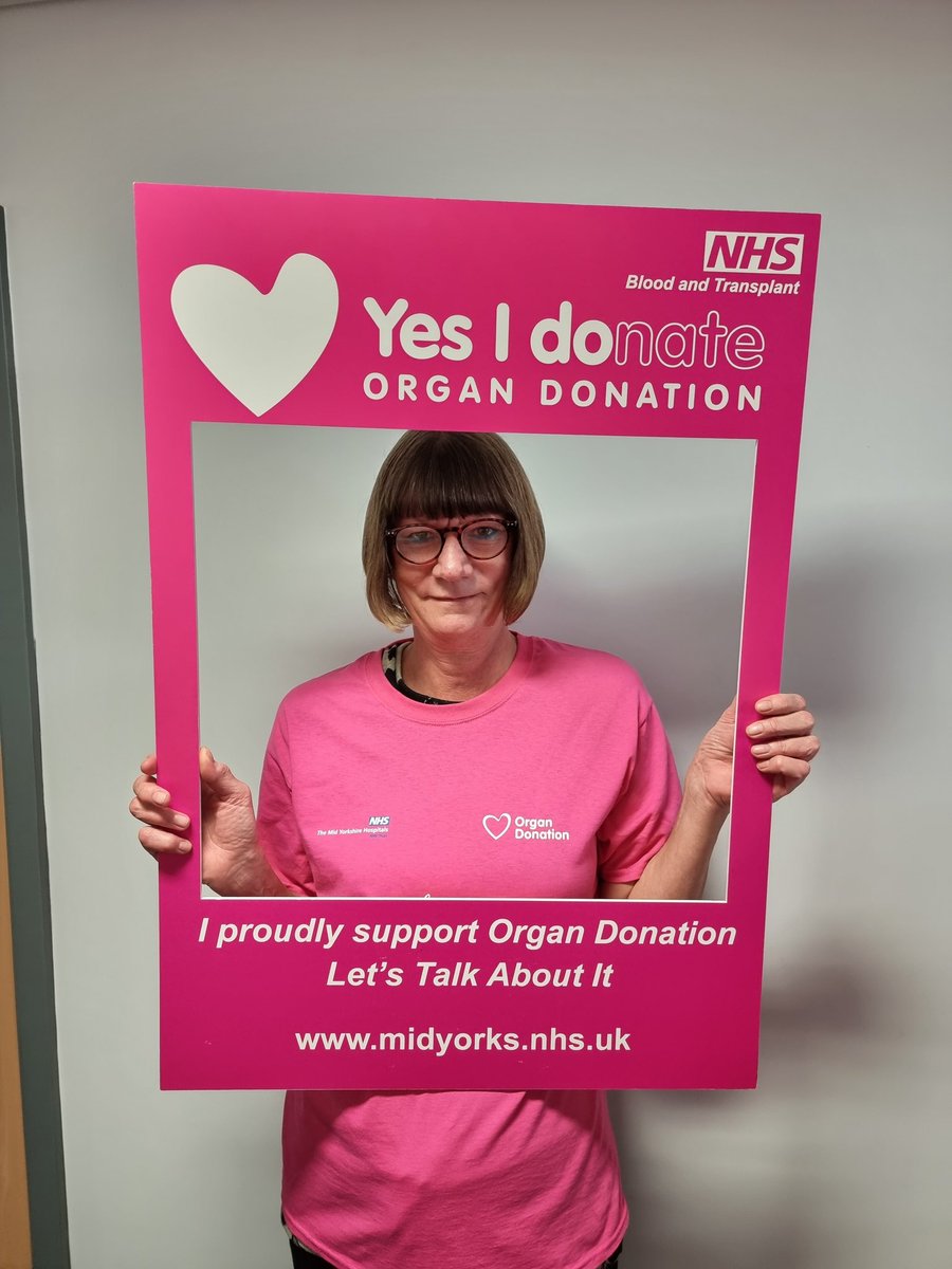 Here's a few of our Theatre team at MYHT raising awareness and support for #OrganDonationweek #OrganDonation @DosMyht @MidYorkshireNHS @Yorkshire_OTDT @MidOrgan keep an eye out for the rest of the smiles 😃