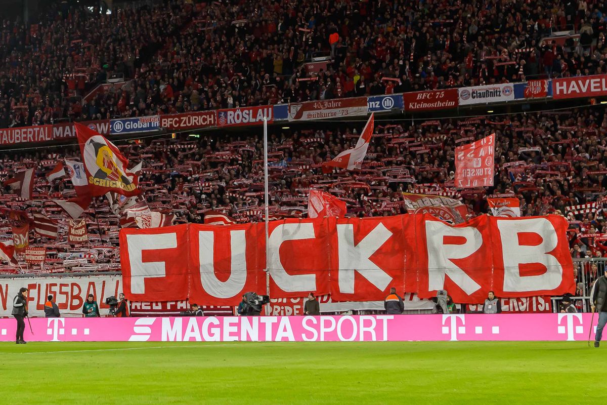 Fans Bayern memberikan suport sepenuhnya kepada Lesti dgn membentangkan banner ini 👏