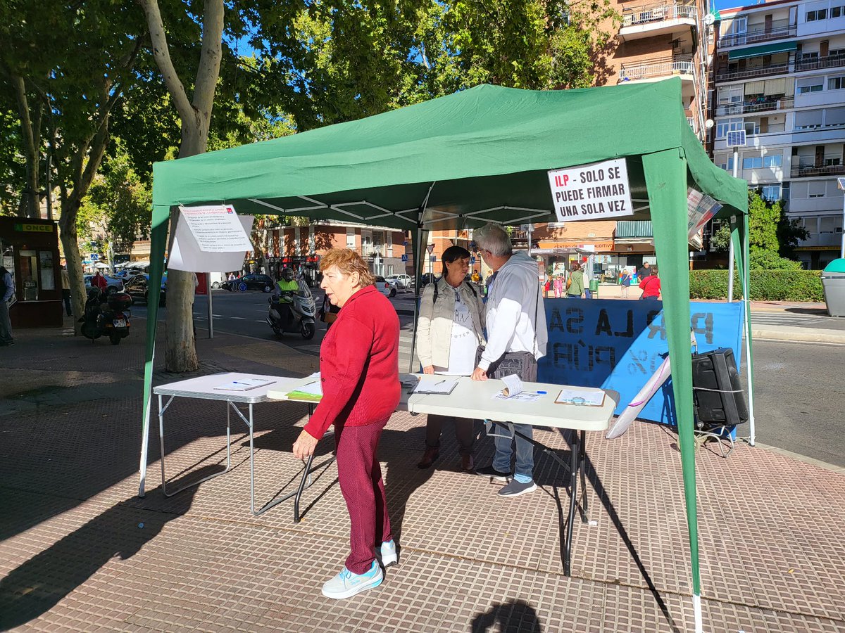 Cómo? Aún no has firmado en la #iniciativaLegislativaPopular de @CAS_Estatal_ para rescatar la #SanidadPública?
Colabora para derogar las leyes que permiten el desmantelamiento, robo y privatización de lo que es de todas/os
Estaremos en la Galería Juan de Austria hasta las 14h
Ve