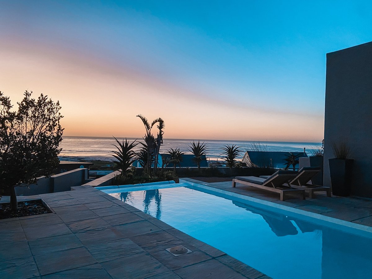 LongBeachVilla's tweet photo. Evenings at our villa are particularly special when sunsets light up the sky as you bliss out with a glass of award-winning Cape wine while watching the Atlantic Surf.
Visit our website &amp; learn more about our #LuxurHolidayrental on #Kommetjie’s dreamy #Longbeach #visitsouthafrica https://t.co/wM3ZOSw3OX