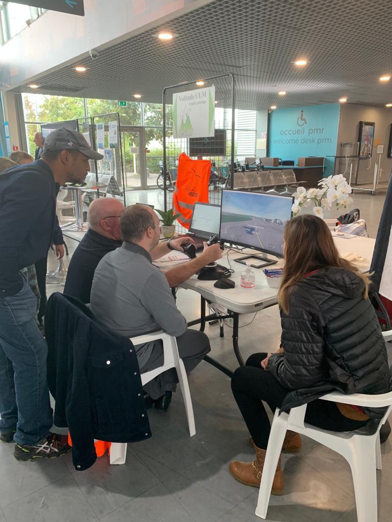 VINCIAirports's tweet photo. ✈🇫🇷 #FêtedelAviation, 6 aéroports de notre réseau ont proposé des activités au public pour faire découvrir le secteur aéroportuaire, la diversité de nos métiers et nos partenaires. A nouveau un succès, à en croire le nombre de participants et leurs sourires 🙌!
#PositiveMobility https://t.co/MNzslt1lct
