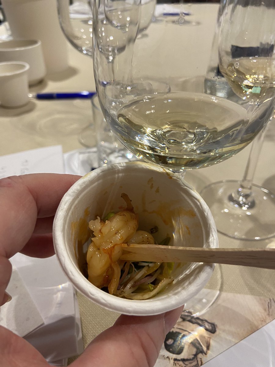 Trying sweet wine from Cadillac in Bordeaux with flavorful shrimp dish - excellent unexpected pairing! #wmc22 <a href="/WineMediaCon/">Wine Media Conference</a> #bordeauxwine