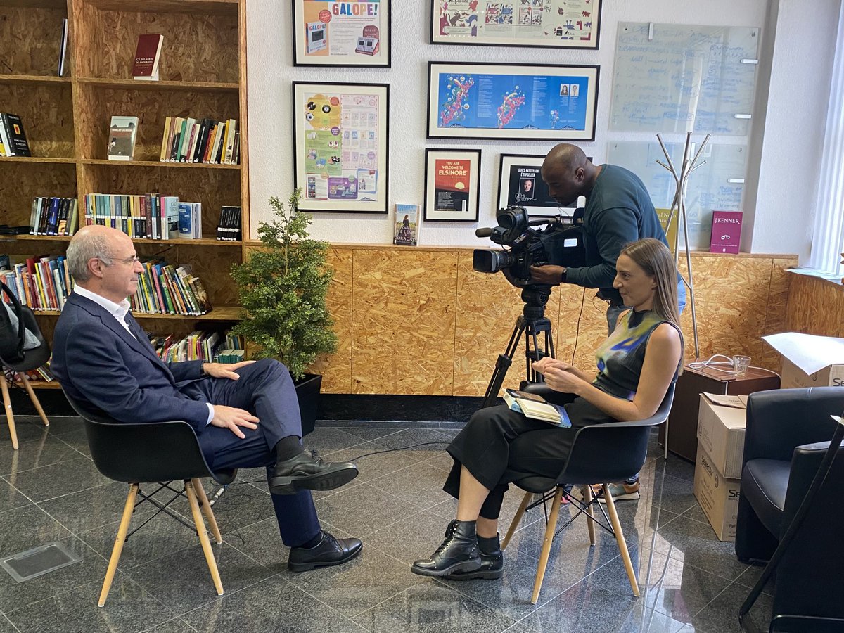 Billbrowder's tweet photo. Excellent day in Lisbon to launch the Portuguese version of my book Freezing Order (the Portuguese translation of the title is Dirty Money). It’s far away from Russia here, but they’re starting to understand how dangerous and corrupt Putin is. https://t.co/PW0V1B7jEO