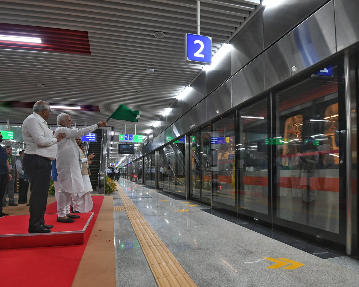 At Kalupur Station my Vande Bharat journey ended and my journey on board the Ahmedabad Metro began. In no time, I was headed towards Thaltej, where an exceptional programme was held. Ahmedabad will love their Metro, which will boost connectivity and comfort.