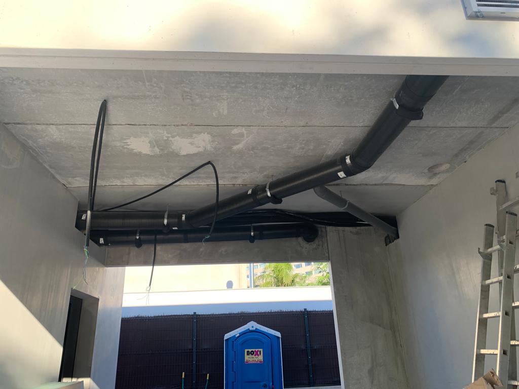ZehnderIberica's tweet photo. 📌 Nuestra nueva #ComfoairFlex350 instalada en una #viviendaunifamiliar de #Castellón.

La solución de #falsotecho más versátil y completa del mercado.

#Tecnologíaparalasalud https://t.co/nUjb6MEcbU
