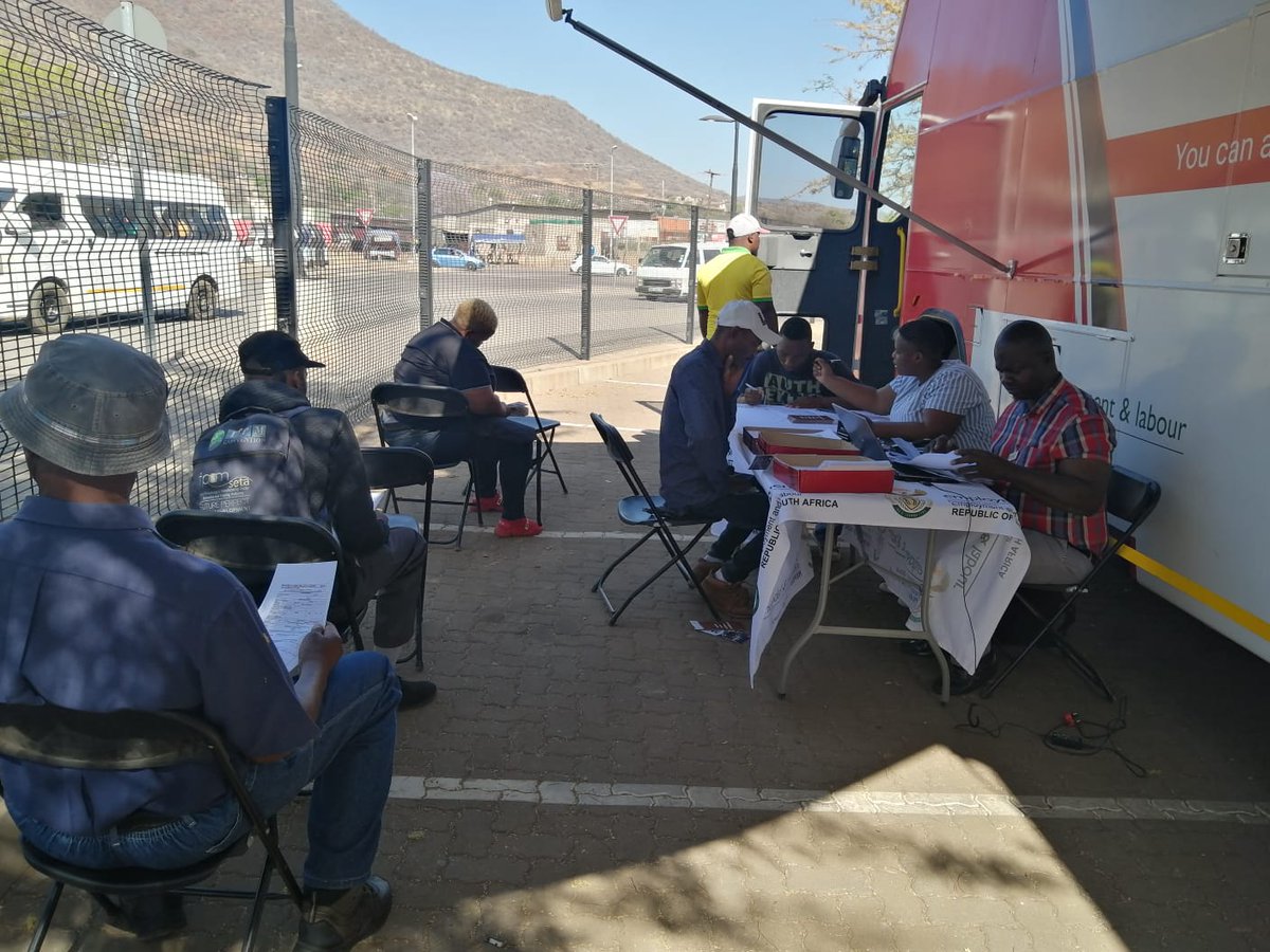 deptoflabour's tweet photo. The #UIF Bus is rendering services at #Moruleng Mall today. Clients must bring their ID or Passport, completed UI.19 form, UI2.8 form and salary schedule.
#TakingServicesToThePeople https://t.co/nBasjFAbjR