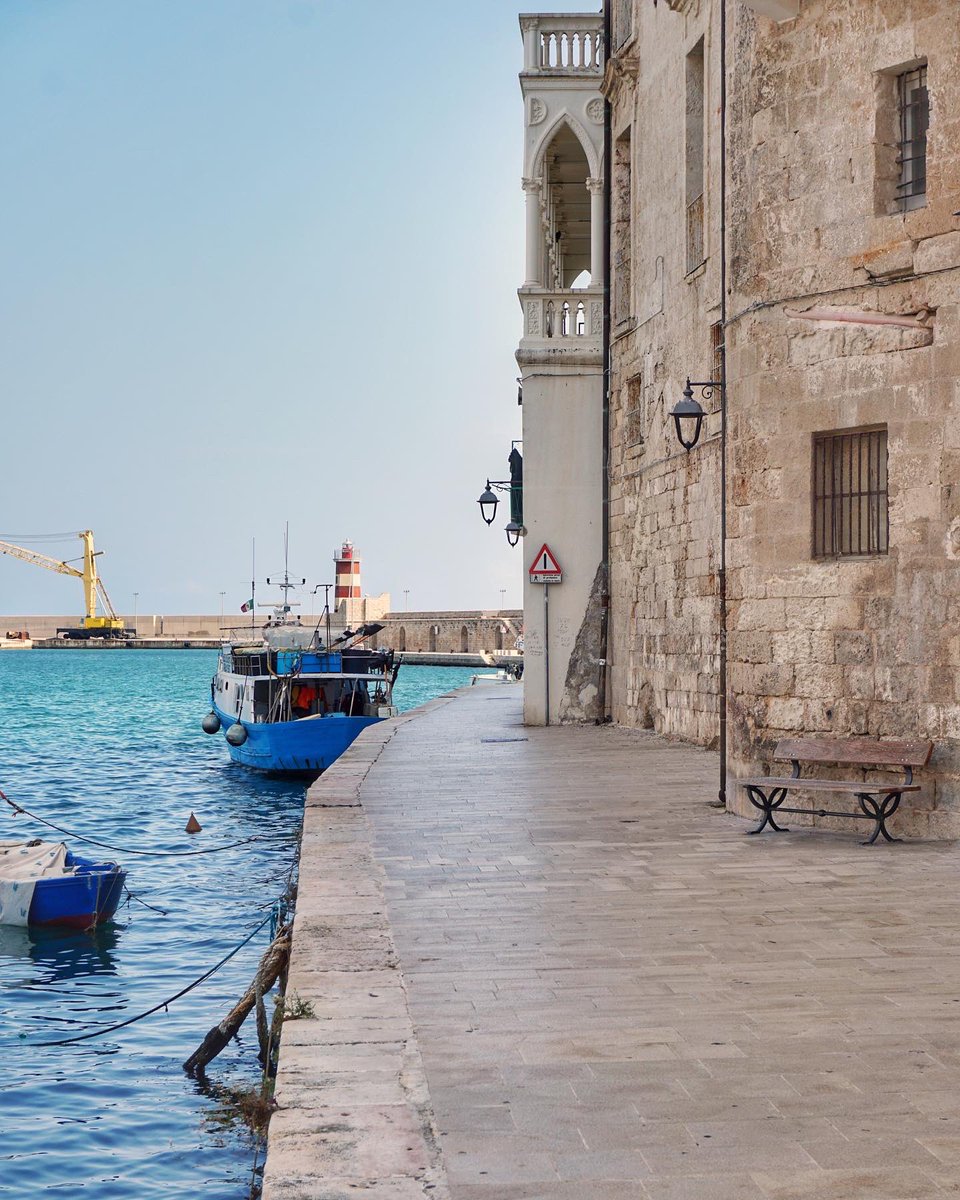 mauroniso's tweet photo. [M.o.n.o.p.o.l.i.]
.
“La Puglia nel suo impireo di sole, nelle sue pieghe carsiche, nella sua ordinata resistenza di innumerevoli plotoni affiancati di ulivi, e il cielo sempre azzurro che lambisce il mare senza staccarsene.”
. cit. Cesare Brandi
. https://t.co/qX7OArbc6h