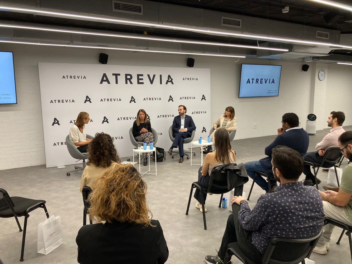 Meritxell Budó🎗 (@meritxellbudo) on Twitter photo 📷 Avui he participat als diàlegs d’<a href="/atrevia/">ATREVIA</a> sobre el futur de les farmàcies al sistema sanitari.
🗣 Les 3252 oficines de farmàcia constitueixen una xarxa capilar arreu del país i tenen un paper cabdal pel sistema sanitari <a href="/MestreBarcelo/">Sofia Barceló Mestre</a> <a href="/farmaceuticsbcn/">COFB Col·legi de Farmacèutics de Barcelona</a> 📷 Avui he participat als diàlegs d’<a href="/atrevia/">ATREVIA</a> sobre el futur de les farmàcies al sistema sanitari.
🗣 Les 3252 oficines de farmàcia constitueixen una xarxa capilar arreu del país i tenen un paper cabdal pel sistema sanitari <a href="/MestreBarcelo/">Sofia Barceló Mestre</a> <a href="/farmaceuticsbcn/">COFB Col·legi de Farmacèutics de Barcelona</a>