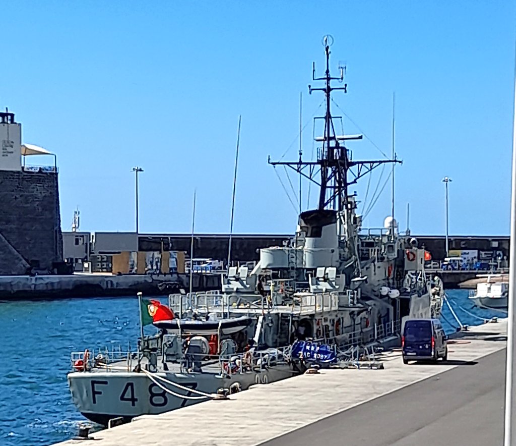 SilviaCorreia05's tweet photo. Happy Friday 🌞⚓️
The Portuguese navy in our port -
corvette NRP "João Roby" (F 487). 🇵🇹
#FridayVibes #FunchalPort #MadeiraIsland🏝 https://t.co/SkN5ffTlXm