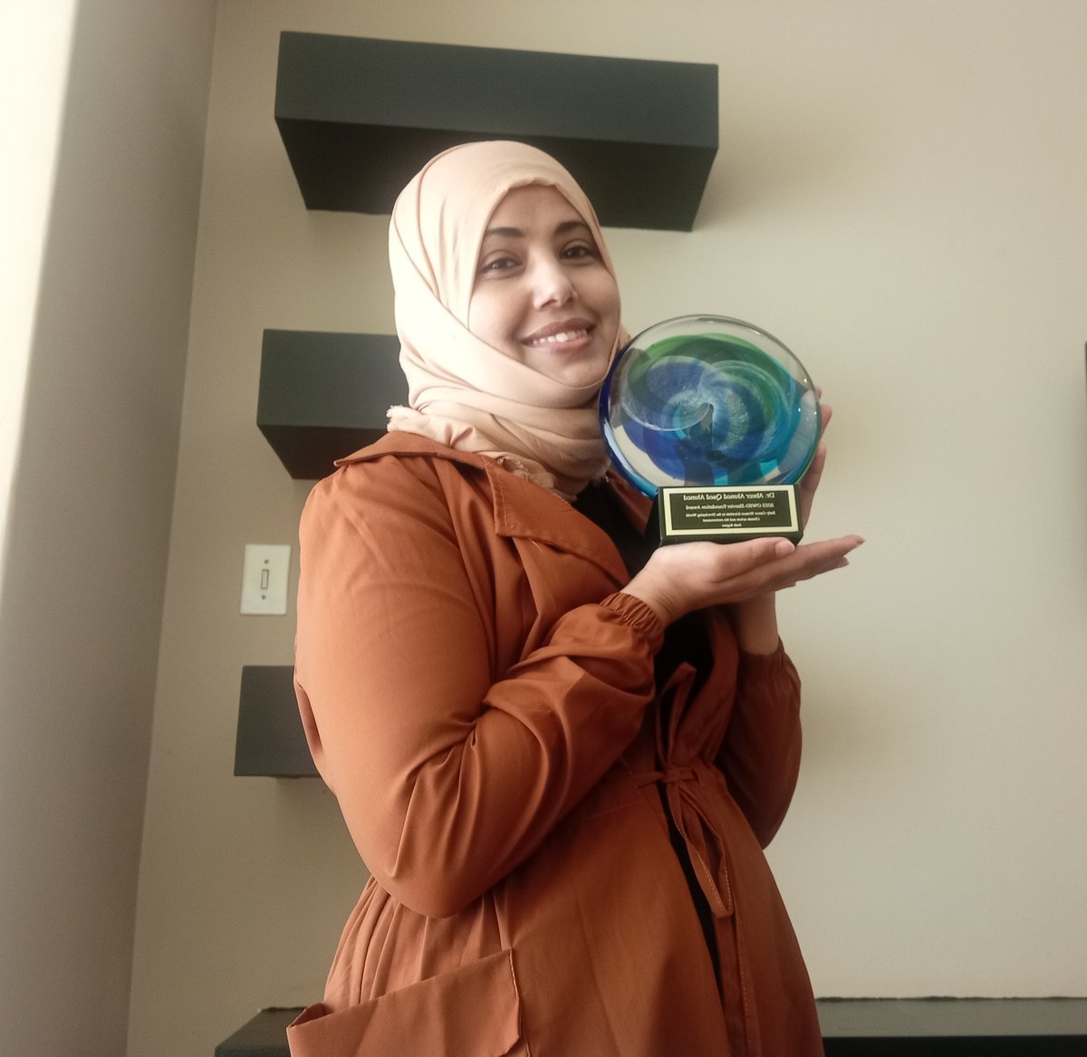 OwsdSecretariat's tweet photo. 2022 OWSD-@ElsFoundation award winner @AbeerAhmedQaed from Yemen unfortunately wasn't able to attend the award ceremony at #ESOF2022 this year, but she sent us this lovely photo from when her award arrived in the mail. Congratulations again to Abeer and all 2022 award winners! https://t.co/WNUPyseJ3O