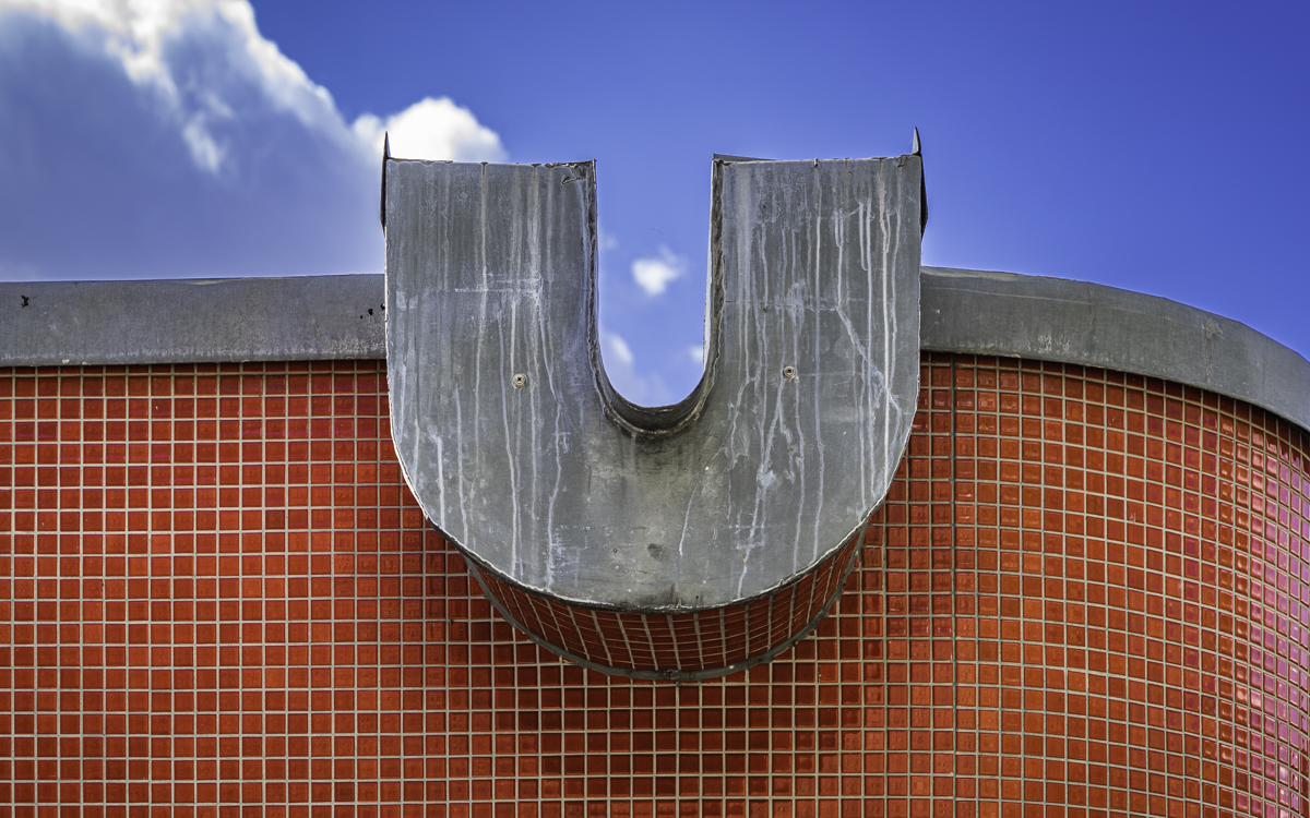 UbahnBLN's tweet photo. U7 — Fehrbelliner Platz.
How inventive an architect was Rainer G. Rümmler? When designing an U-Bahn station, he turned the rain spouts into giant Us. https://t.co/61mBMCybsU