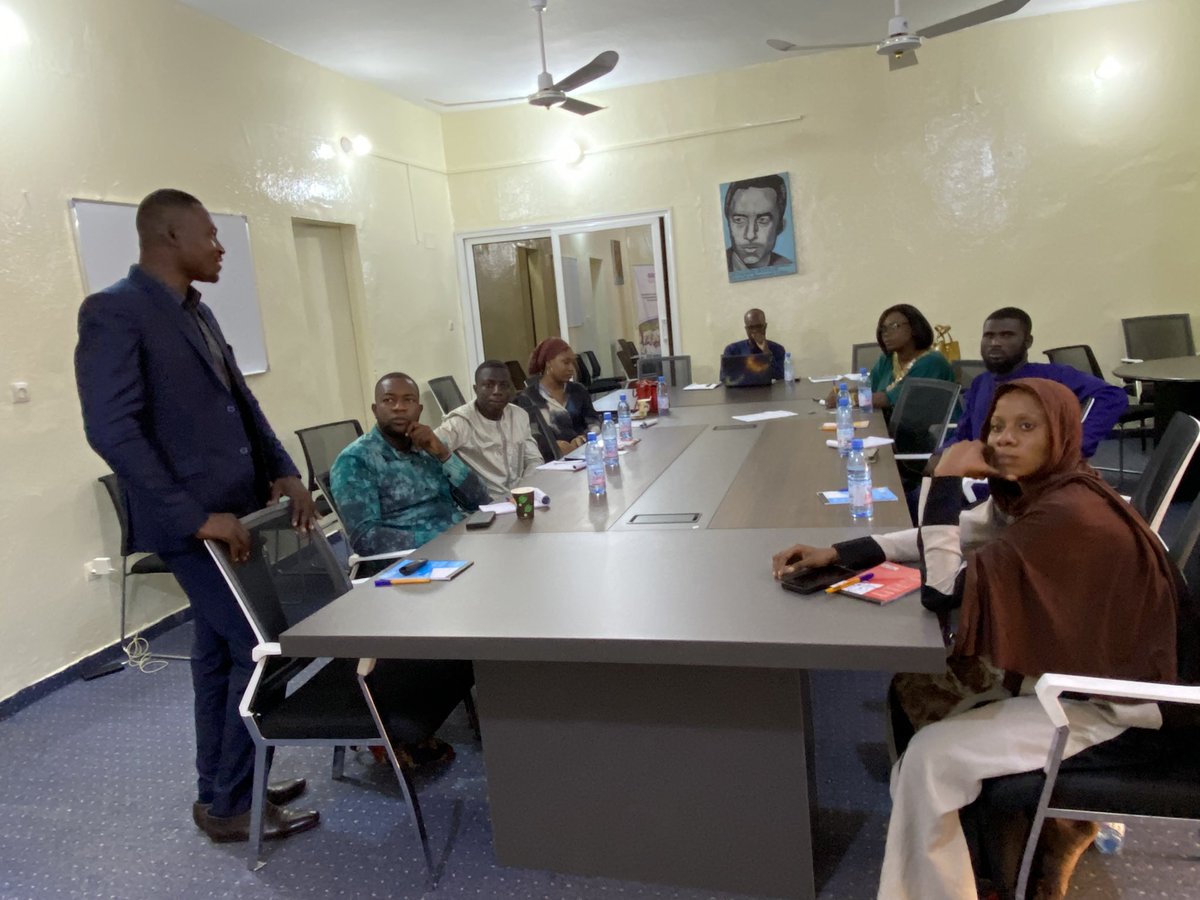 Dans le cadre de son projet de renforcement de la participation citoyenne au processus de refondation au Mali, l'OCGS a tenu une session de formation sur le fondement des pouvoirs politiques. #OCGS #NIMD