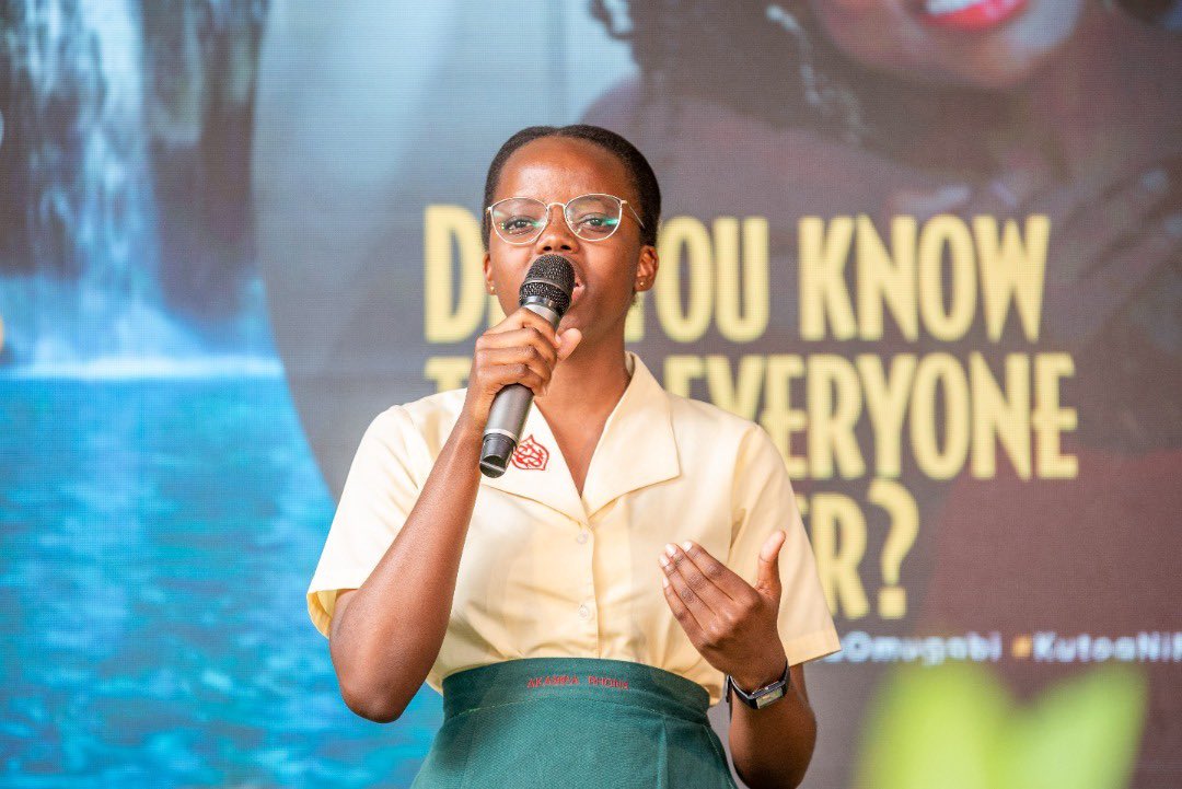 tbonnita's tweet photo. SPOKEN WORD SESSION:
Gayaza High School, Environment Club members. The focus is engaging more young people in protecting the environment through tree planting campaigns.
#OmutimaOmugabi
#GOG2022 #gog22 https://t.co/1VJ6dHlglb