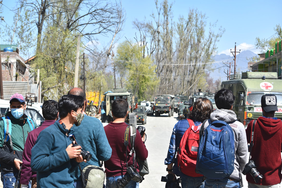 IDjnl's tweet photo. ⭐ From the #IdentitiesBlog collection! ⭐
'Killing the news and shooting the messenger: India in Jammu and #Kashmir'
By Bilal Ahmad Pandow
@NasarMeer @aaronzwinter @Routledge_Socio @RSF_en #BlogArchives
Read it here ➡️
https://t.co/jFLC1qhuoH https://t.co/pDxGGFZps9