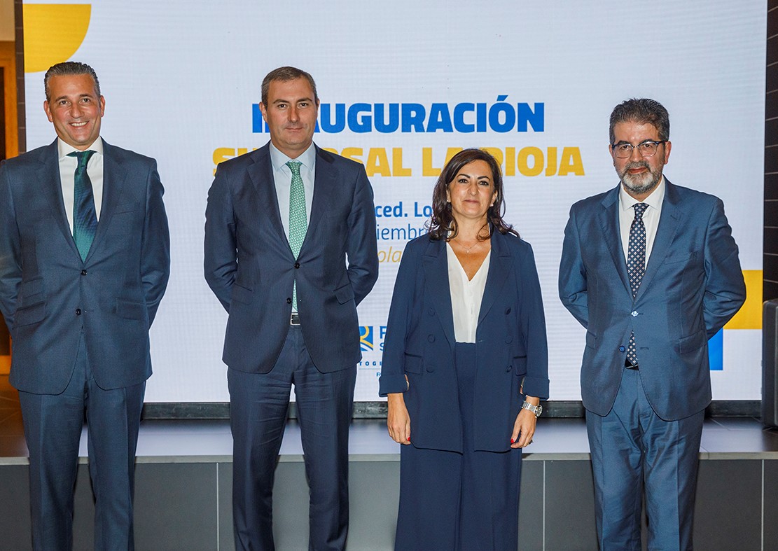 Reale_Seguros's tweet photo. 🔴#RealeNews| @Reale_Seguros inaugura su nueva sucursal en #LaRioja.
El acto, al que acudieron más de 80 #mediadores, contó con la presencia de la presidenta de @lariojaorg, @ConchaAndreu y el #CEO de Reale, Ignacio Mariscal, entre otras personalidades de la compañía en #LaRioja. https://t.co/mSZraw3VV6