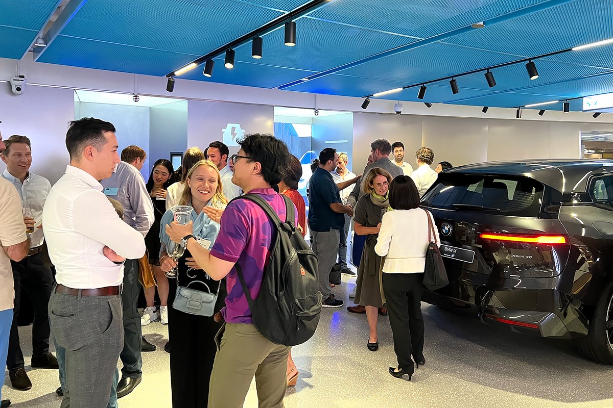 GICGCCHongKong's tweet image. Wow! More than 100 members &amp;amp; guests joined our #GCNetwork @ BMW iSpace last night, making it our biggest #networking event of the year so far. Special thanks to our premium partner #BMW for hosting us! Look out for our next event in October! 😎
#GCCHK #BMWHK #PartnerForNetworking