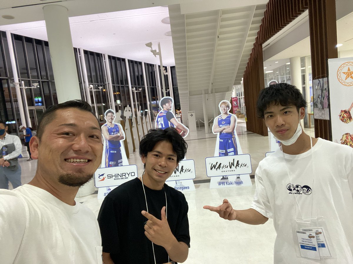 Unoport_863's tweet photo. トライフープ開幕戦🏀
ハーフタイムで活躍する @fs_of_ig とバッタリ😆
#トライフープ岡山 #フリースタイルフットボール https://t.co/43xmqSmRh9