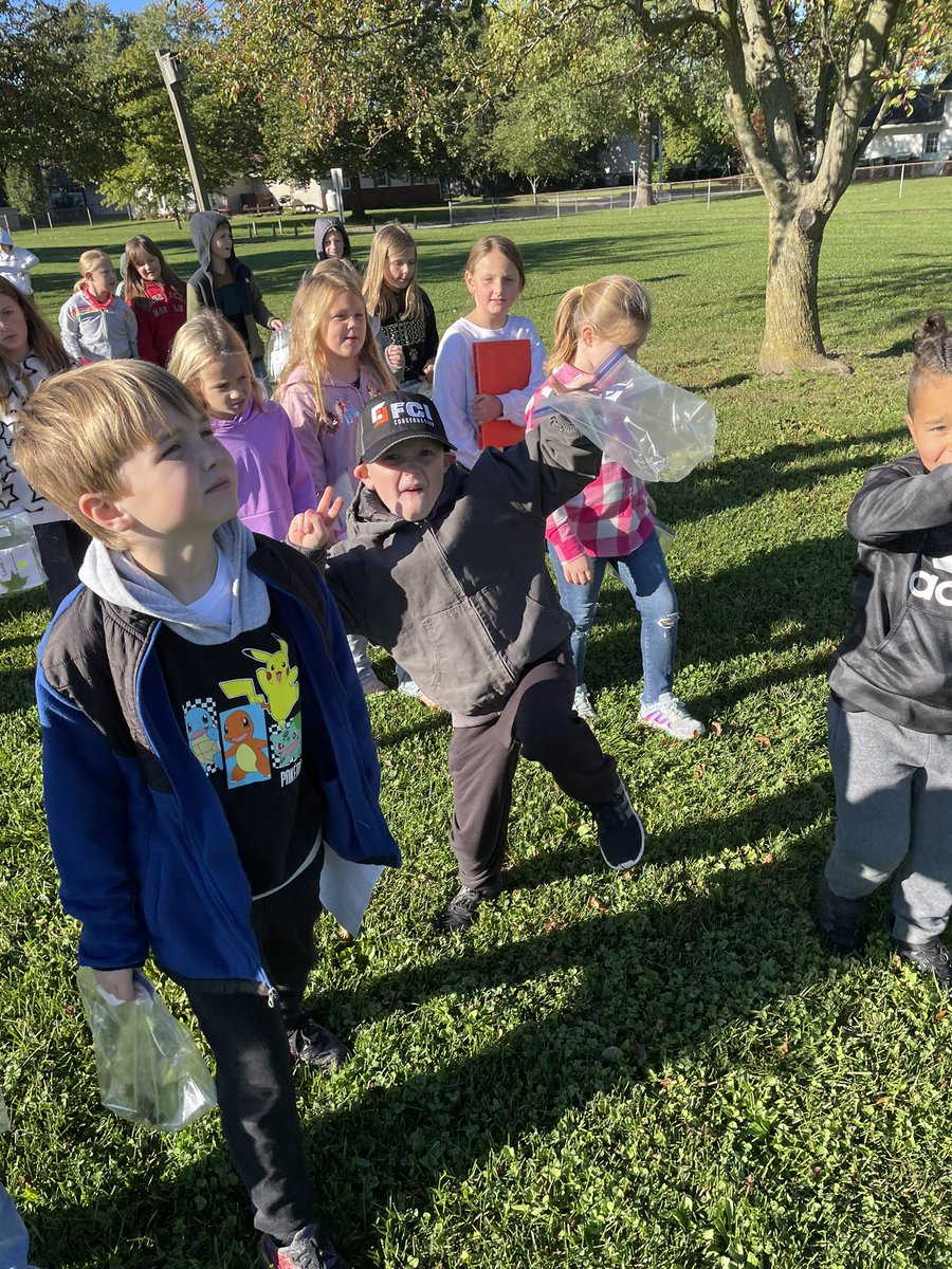 Simpson2ndgrade's tweet photo. 🍁Leaf Walk 2022!🍁 https://t.co/C1V0wC1rPf