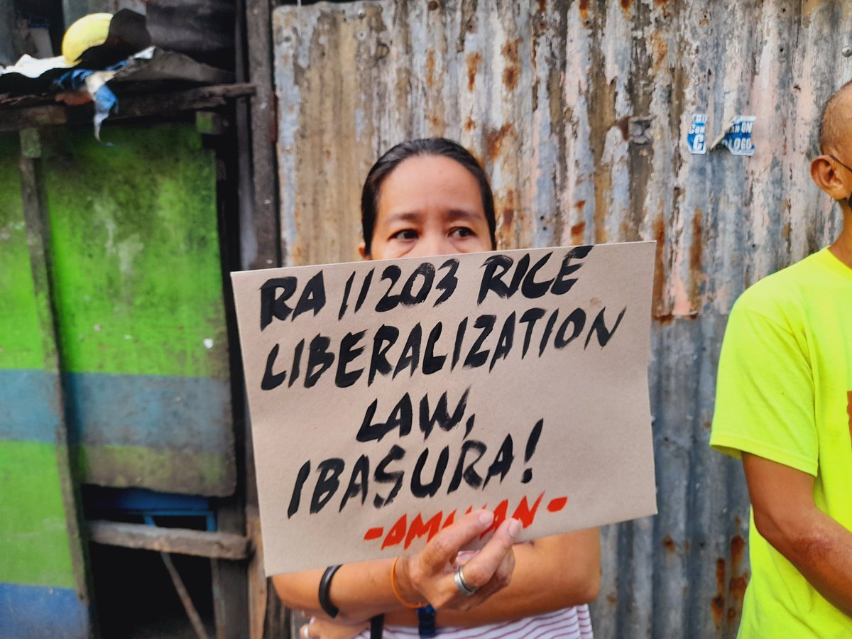 peasant_women's tweet photo. 90 days since Marcos Jr.’s presidency, Amihan &amp; @KadamayNtnl held a ‘palengke protest’ in Sitio San Roque to demand the repeal of Rice Liberalization Law &amp; the return of NFA rice in the market amid rising prices in rice and other food products. https://t.co/A0FfJYZoIg